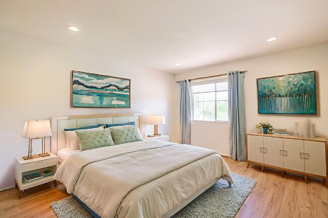 Building Photo - Executive 5-Bedroom Pool Home with Dual Master Suites in Stevenson Ranch