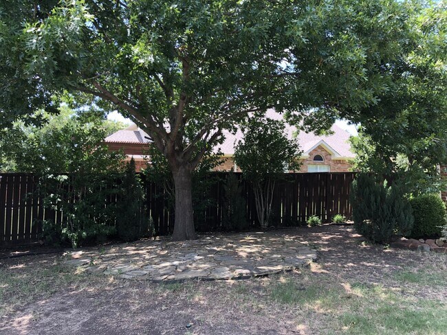 Building Photo - 5 Bedrooms in Richardson!