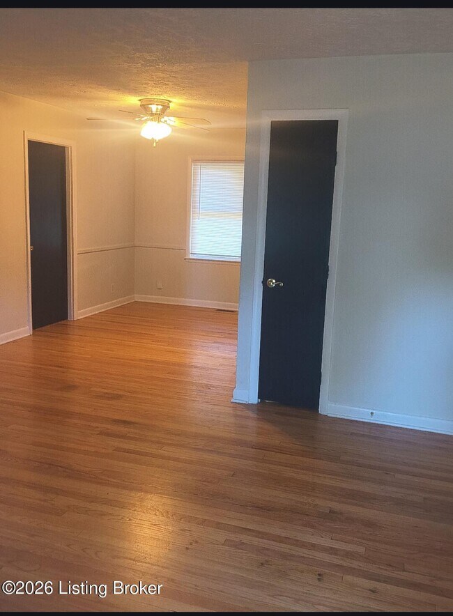 Building Photo - 2014 Cedarcrest Dr