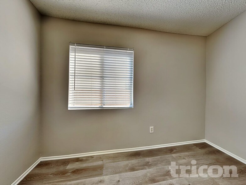 Building Photo - 1517 Camran Ave