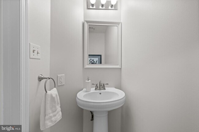 Building Photo - 4731 Leyden Way