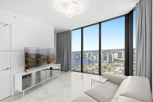 Building Photo - 18555 Collins Ave