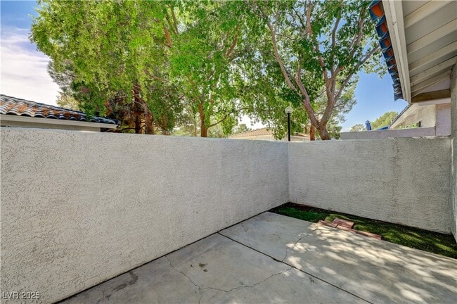 Building Photo - 2040 Willowbury Dr