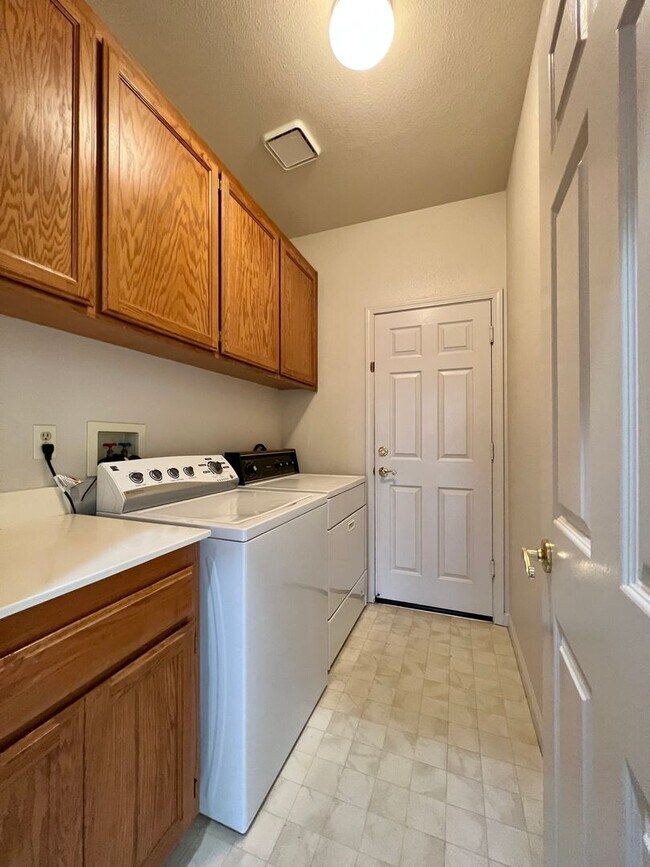 Building Photo - 3 Bedroom, 2 Bathroom Popular North Napa Rancho Las Flores Area