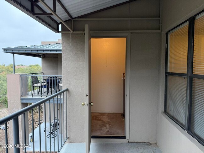 Building Photo - 5800 N Kolb Rd