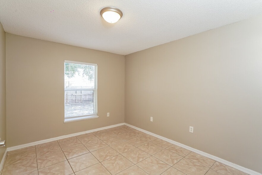 Building Photo - 5 Sequoia Way