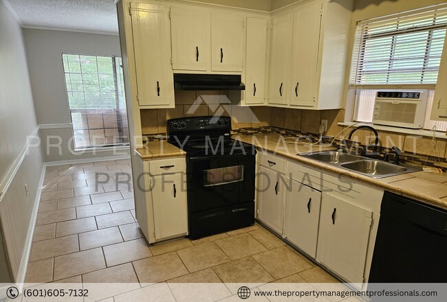 Building Photo - Relaxing and ready for you located in the ...