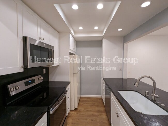 Building Photo - 1341 Greenwich Ct