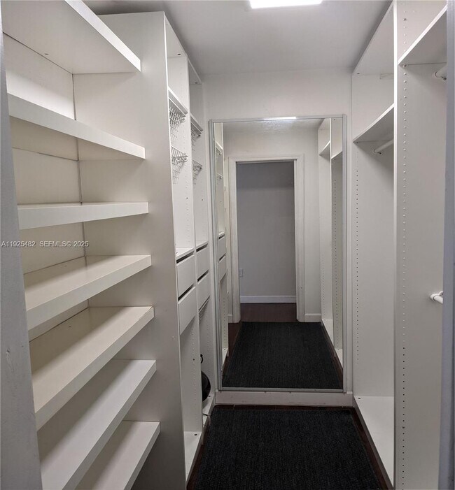 Building Photo - 1658 Bay Rd