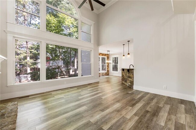Building Photo - 330 Summerlin Dr