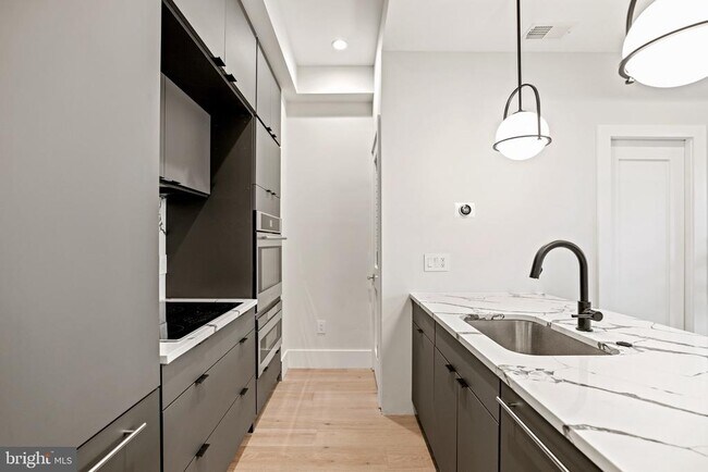 Building Photo - 1128 6th St NW