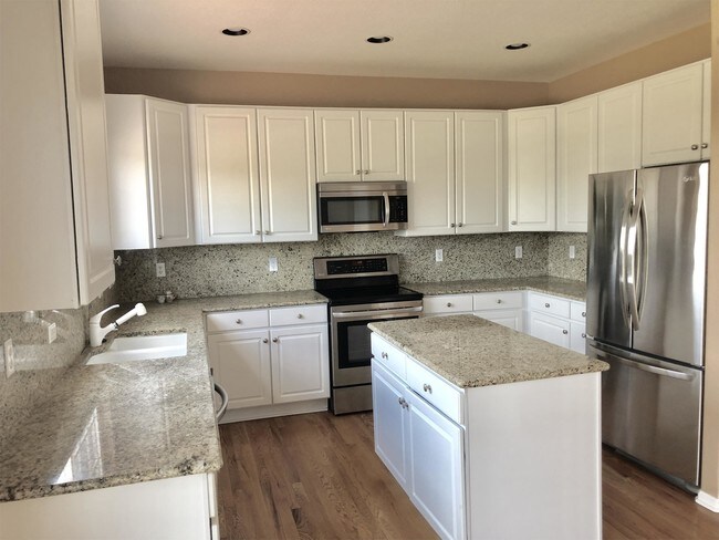 Building Photo - 2585 Clayton Cir