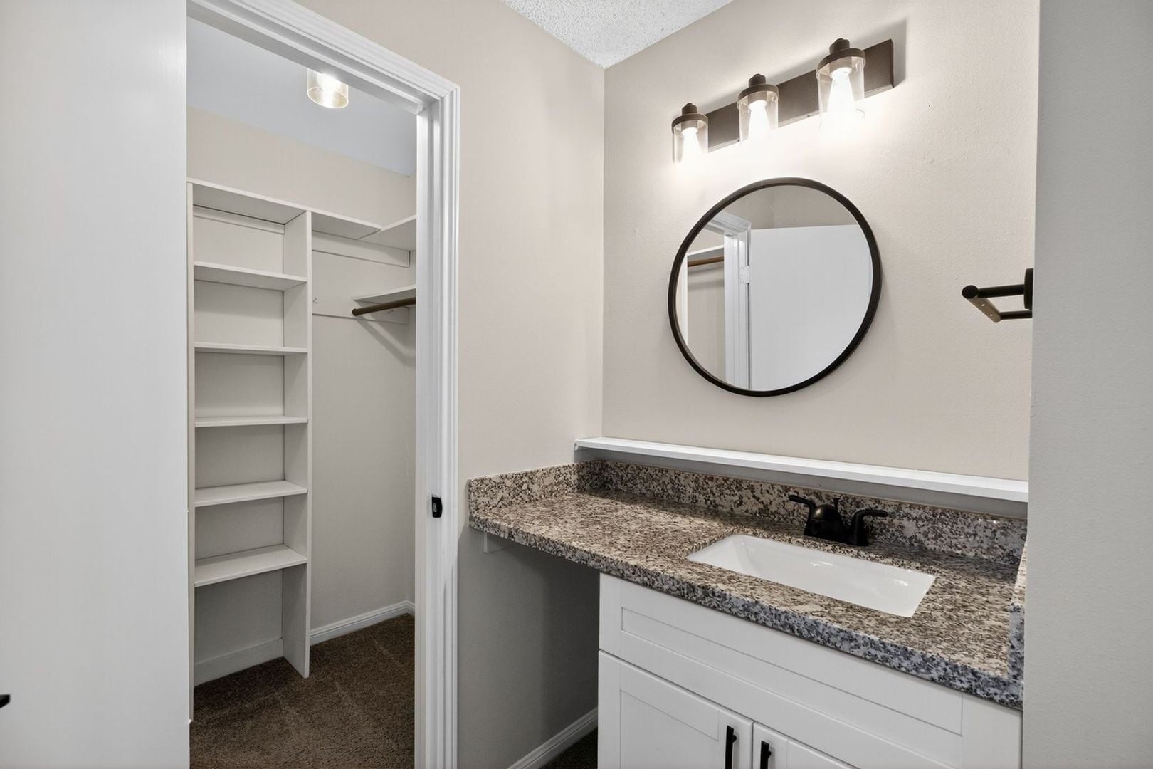 Building Photo - 2250 Shadowdale Dr