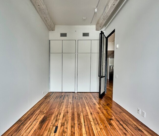 Building Photo - 520 State Rd