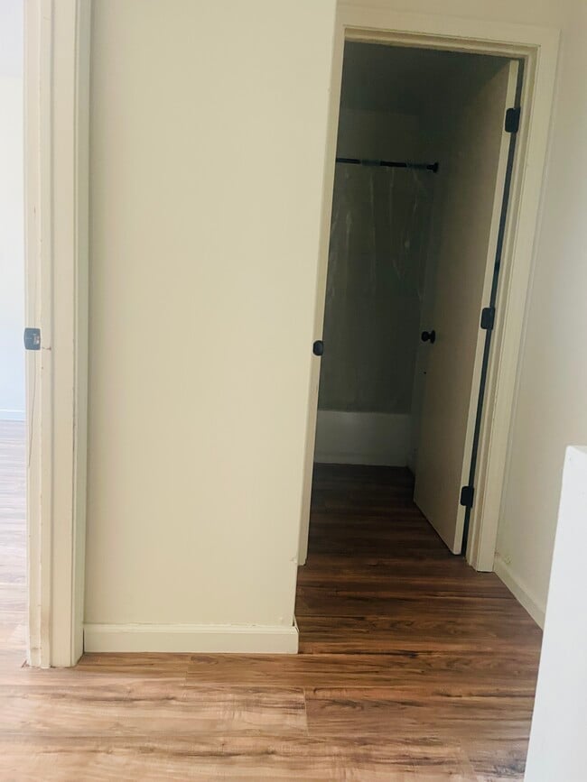 Building Photo - 220 Blakeslee St