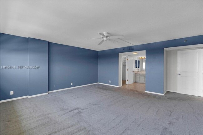 Building Photo - 3200 Port Royale Dr N