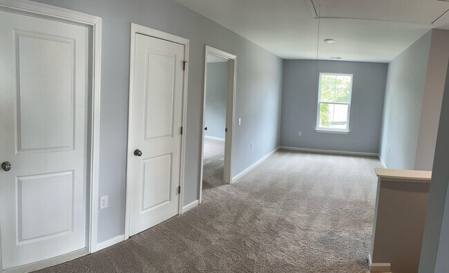 Upstairs sitting area - 3021 Portico Ct