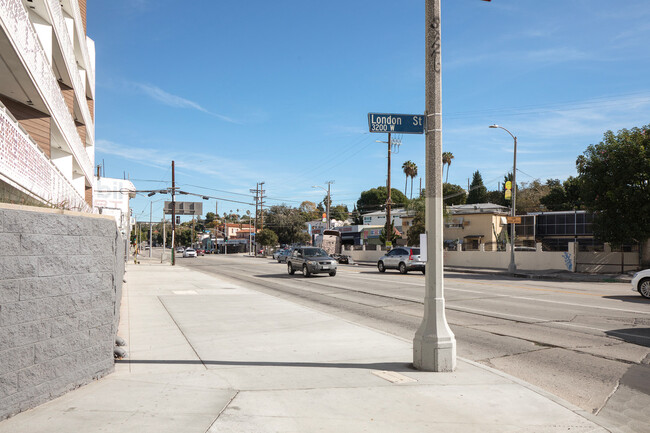 Building Photo - 505 Silver Lake Blvd