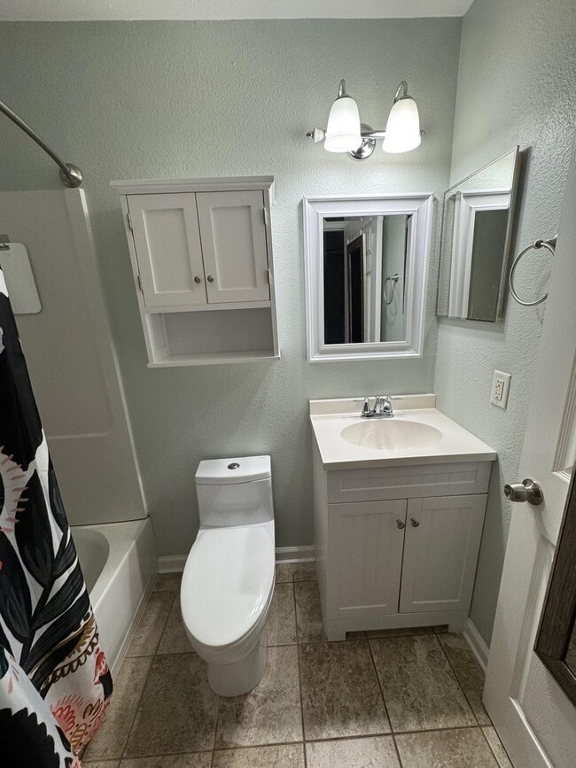 Building Photo - 1100 Victory Garden Dr