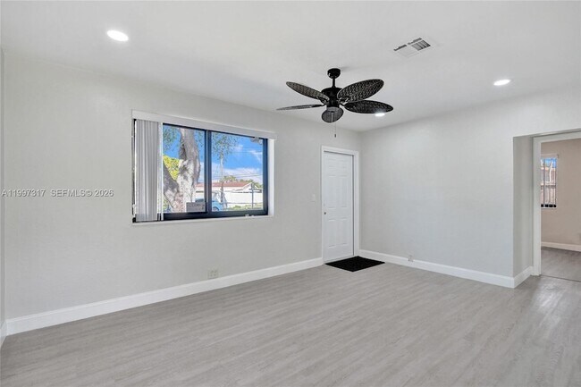 Building Photo - 136 Miami Gardens Rd