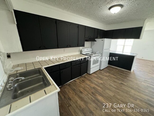 Building Photo - 237 Gary Dr