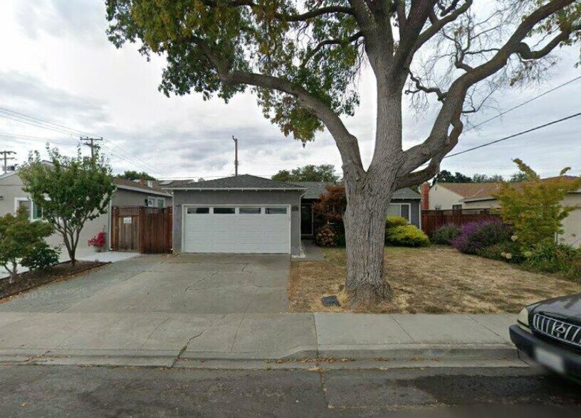 Primary Photo - 3493 Flora Vista Ave