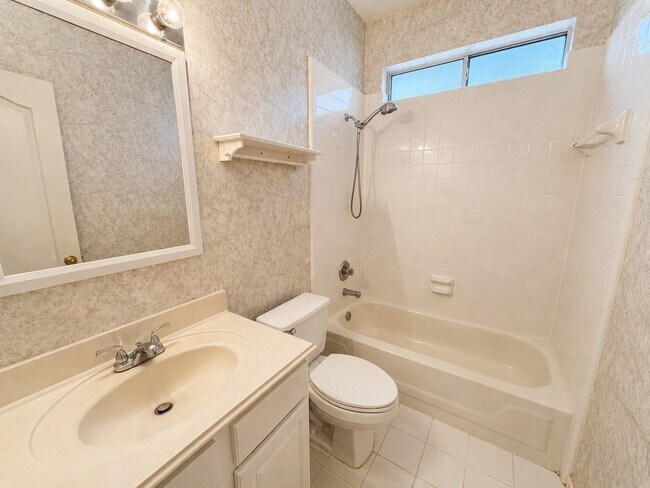 Building Photo - 223 Wild Oak Run