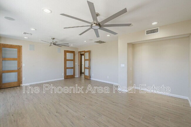 Building Photo - 3761 S Hawthorn Dr