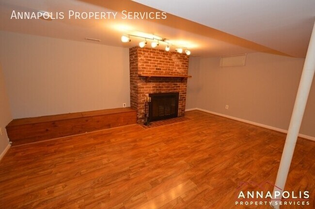 Building Photo - 556 Arundel Dr