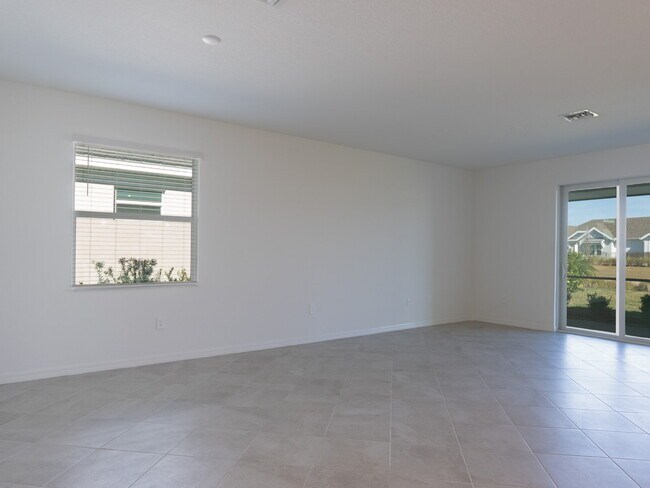 Building Photo - 11470 Burgundy Dr