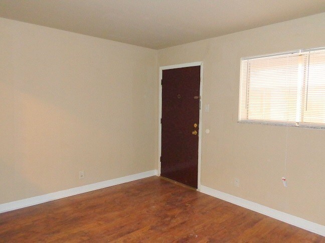 Building Photo - 4405 Chippewa St