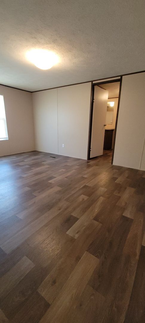 Building Photo - Very nice 3 bedroom/2 bath mobile home in ...