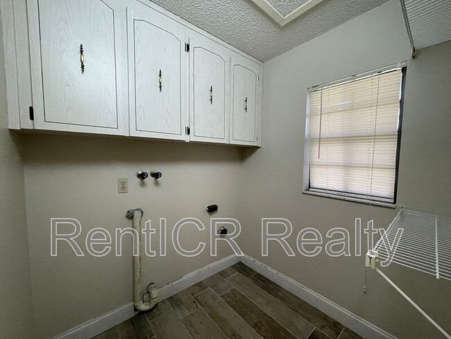 Building Photo - 1118 Greenlea Dr