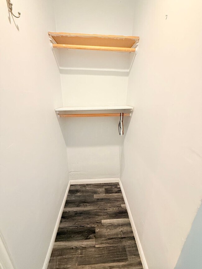 Building Photo - 941-941 Bayonne St