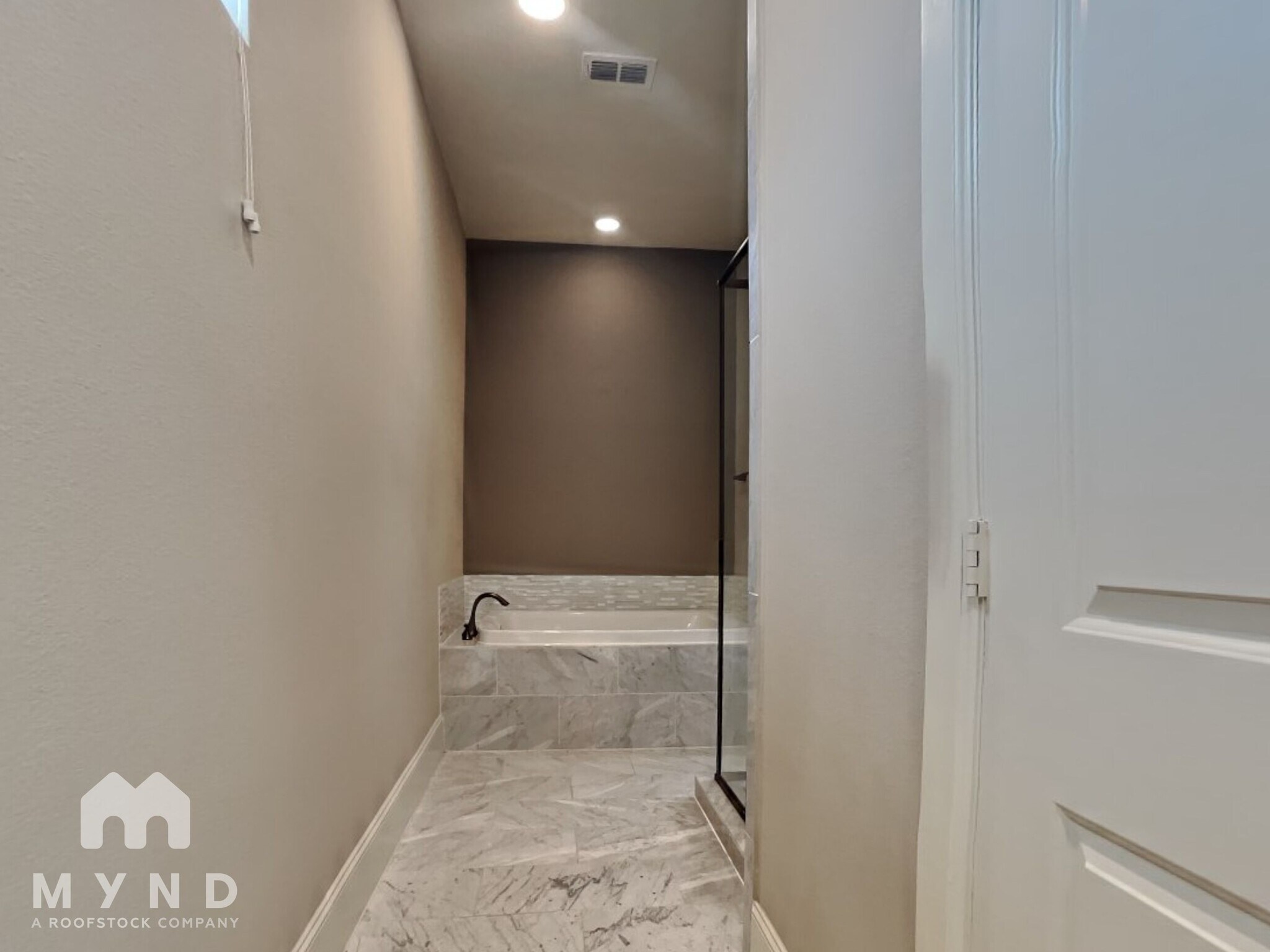 Building Photo - 5430 Cornish St