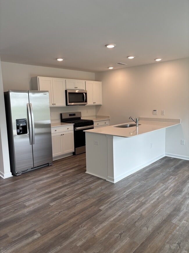Building Photo - 45 Red Clover Dr