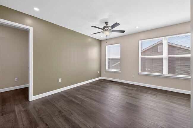 Building Photo - 3501 Charlestowne Crossing Dr