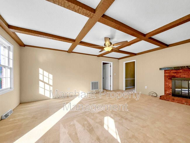 Building Photo - 100 Pine Wood Dr