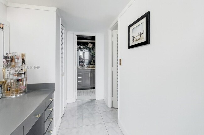 Building Photo - 2661 S Course Dr