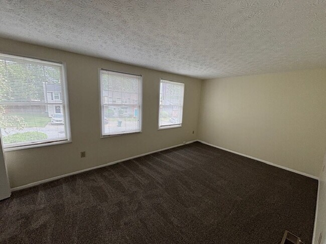 Building Photo - Springleaf Circle