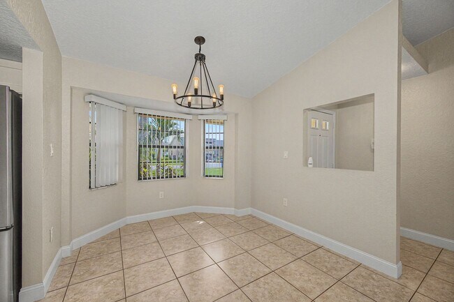 Building Photo - 4449 Foxboro Dr