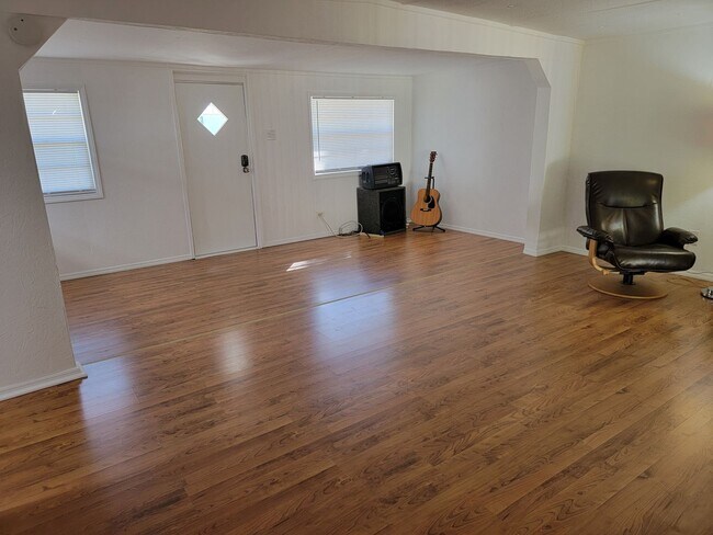 Building Photo - Peaceful 3/1 on over an Acre in Inverness!!!