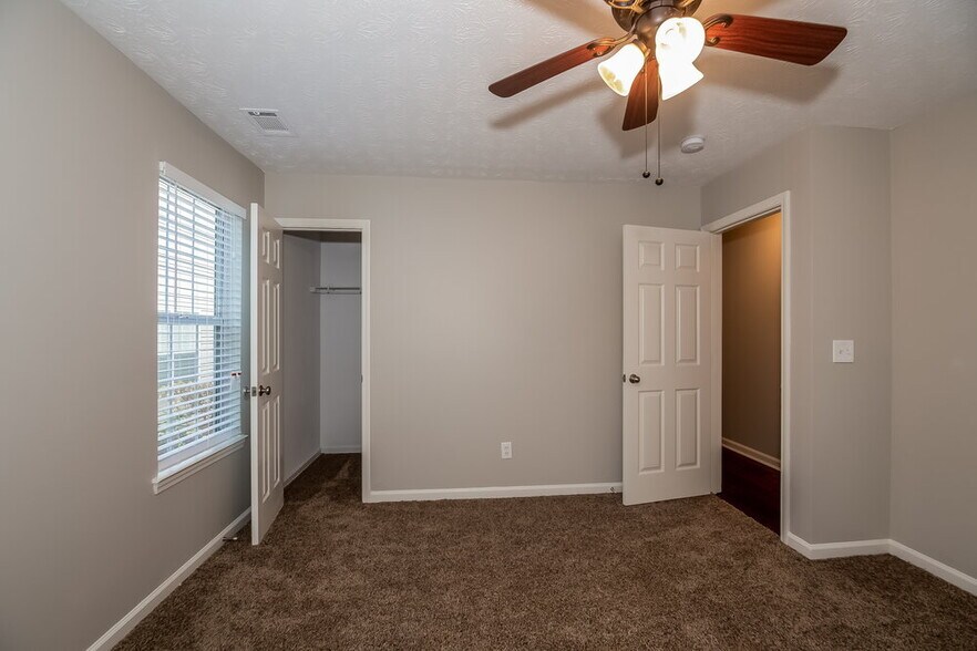 Building Photo - 5035 Yellow Pine Dr