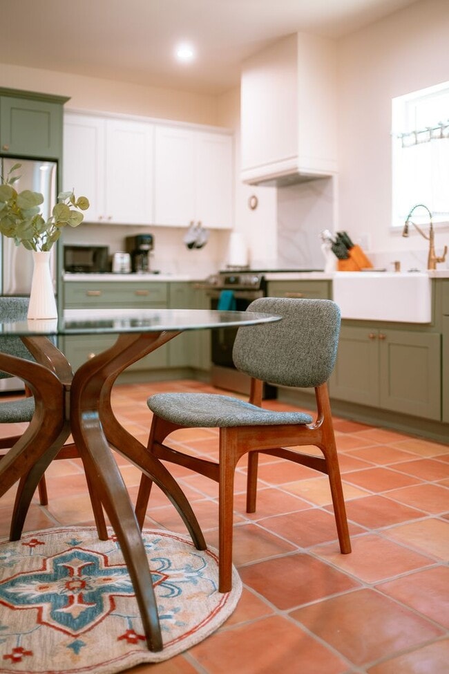 Building Photo - Contemporary New home in Monrovia