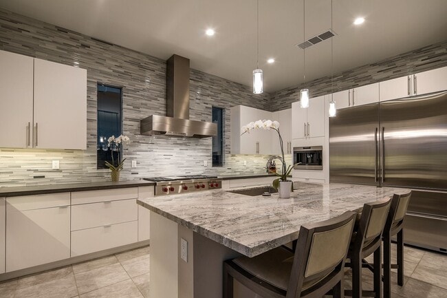Building Photo - Luxury Home located in The Ridges of Summe...