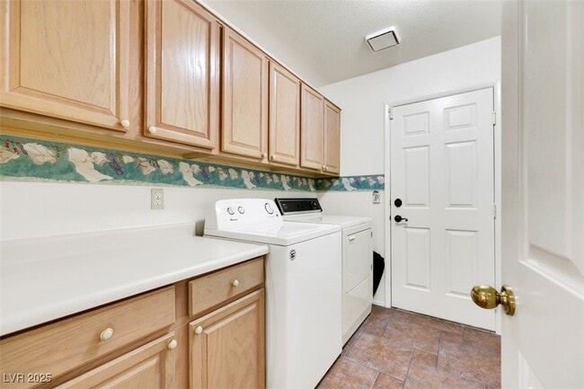 Building Photo - 2216 Sapphire Valley St