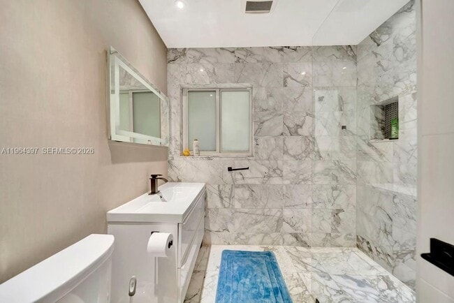 Building Photo - 77 NE 95th St