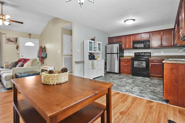 Building Photo - Pet Friendly Three Bedroom with Bonus!