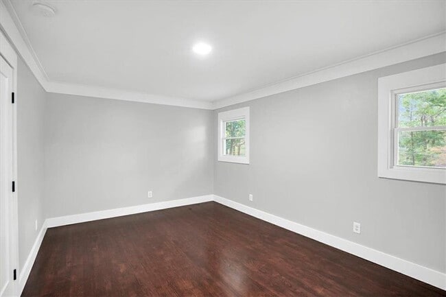 Building Photo - 2271 Cresta Dr