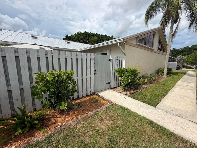 Building Photo - 8847 Thumbwood Cir